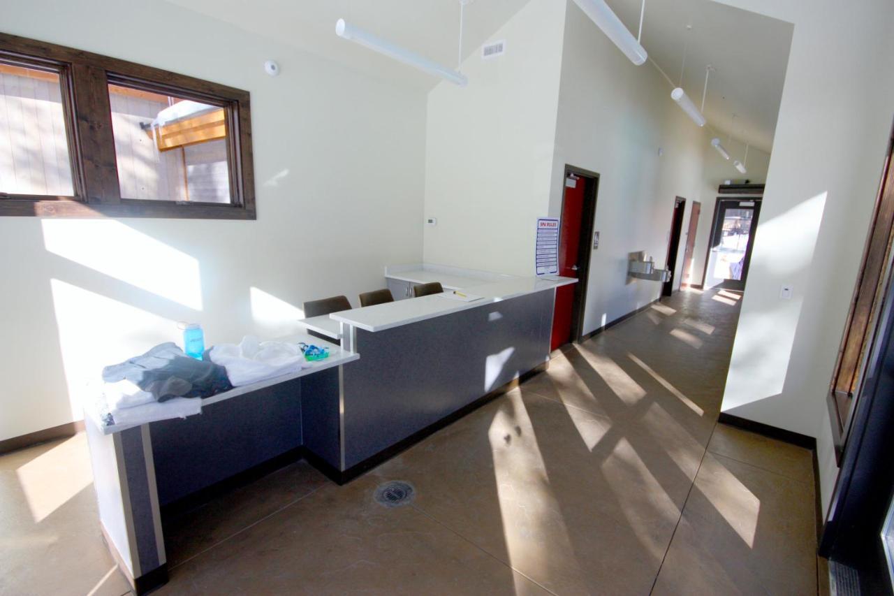 Pinecreek #E - 3 Bedroom - Pool And Hot Tub Access - Close To Town - Shuttle To Slopes Брекенрідж Екстер'єр фото