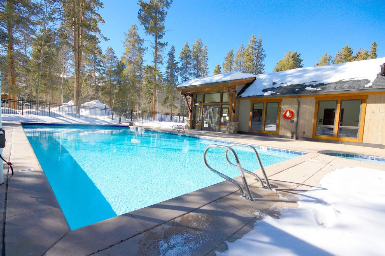 Pinecreek #E - 3 Bedroom - Pool And Hot Tub Access - Close To Town - Shuttle To Slopes Брекенрідж Екстер'єр фото