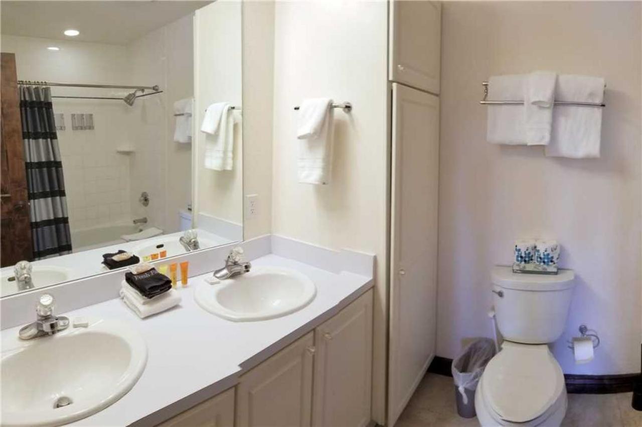 Pinecreek #E - 3 Bedroom - Pool And Hot Tub Access - Close To Town - Shuttle To Slopes Брекенрідж Екстер'єр фото